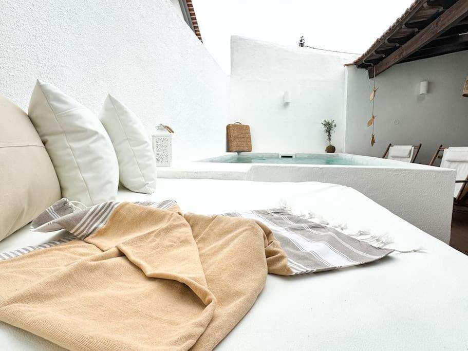 Costa Inn Beach House With Pool By Homeful Homes コスタ・ダ・カパリカ エクステリア 写真